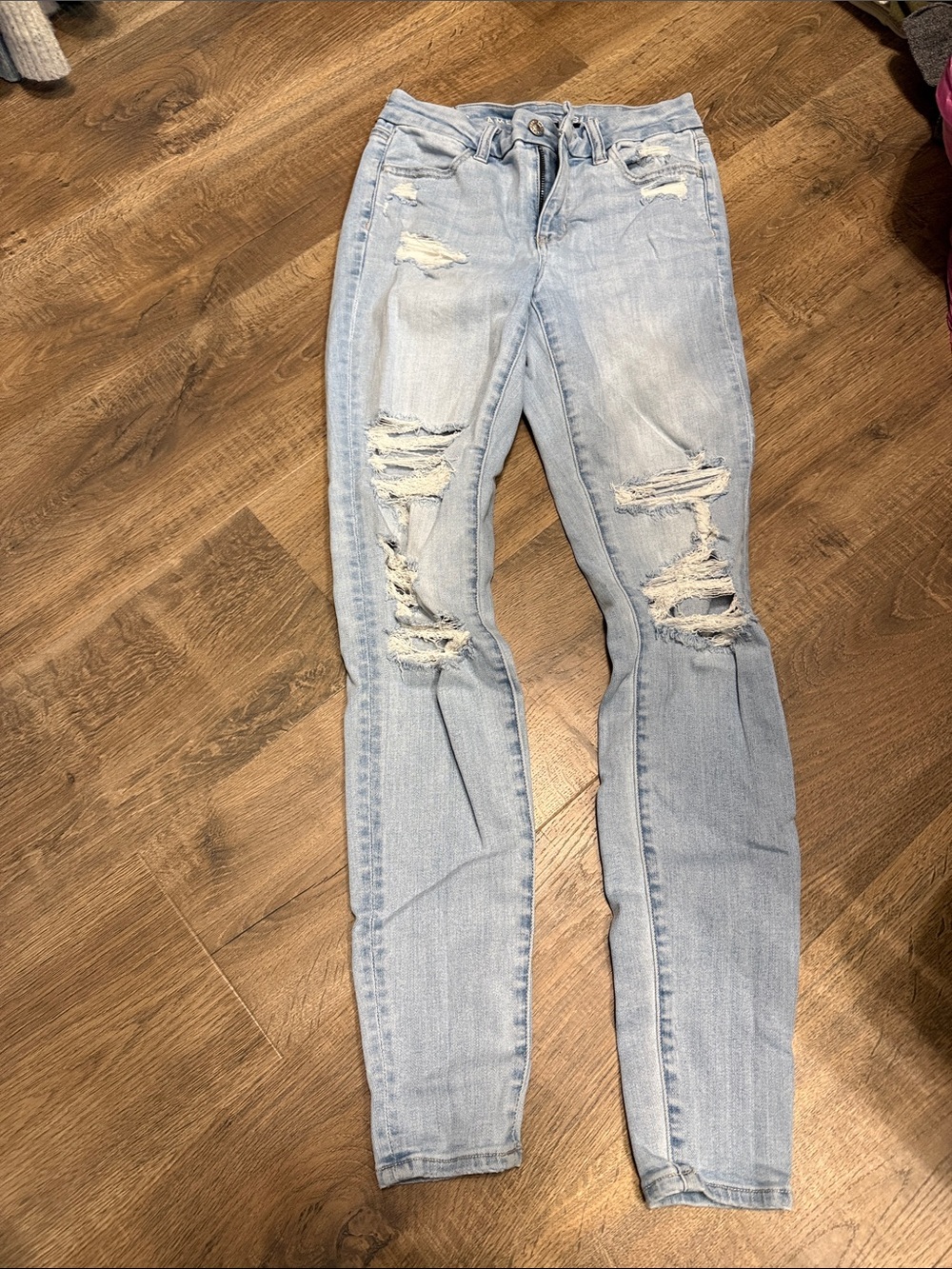 American Eagle Outfitters Light Wash Ripped Skinny Jeans